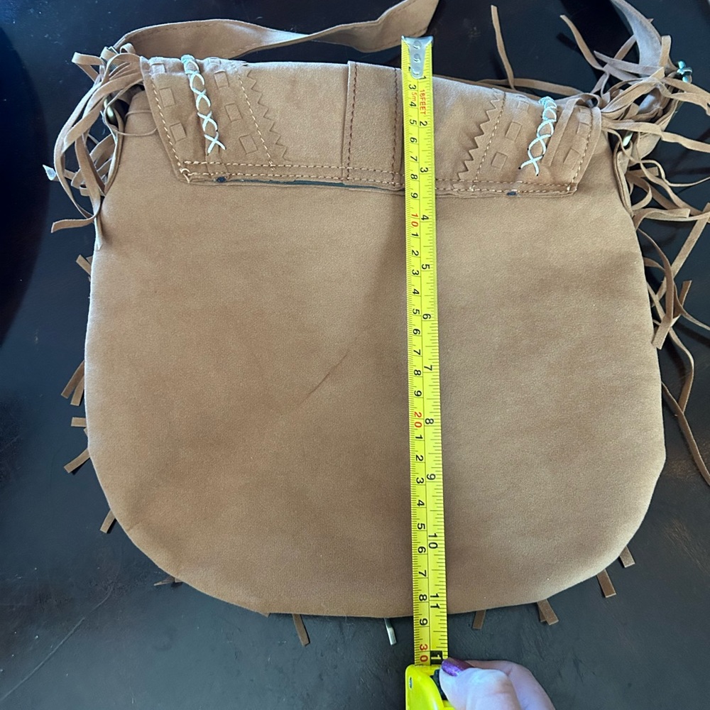 Suede Crossbody bag with fringes - Picture 7 of 8